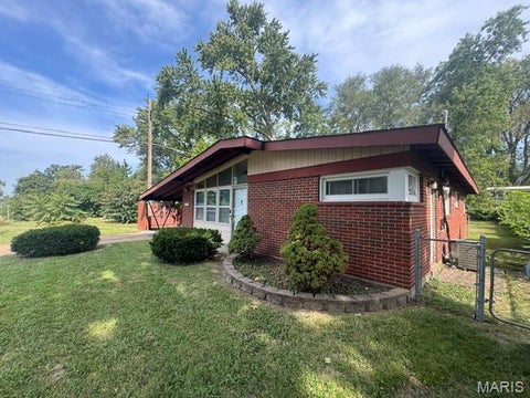 Photo of 8351 Graybirch Drive, Berkeley, MO 63134 (MLS # 26058934)
