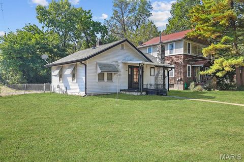 Tiny photo for 404 W Kirkham Avenue, Webster Groves, MO 63119 (MLS # 26014997)