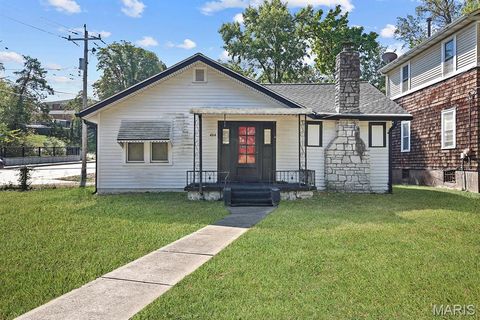 Tiny photo for 404 W Kirkham Avenue, Webster Groves, MO 63119 (MLS # 26014997)