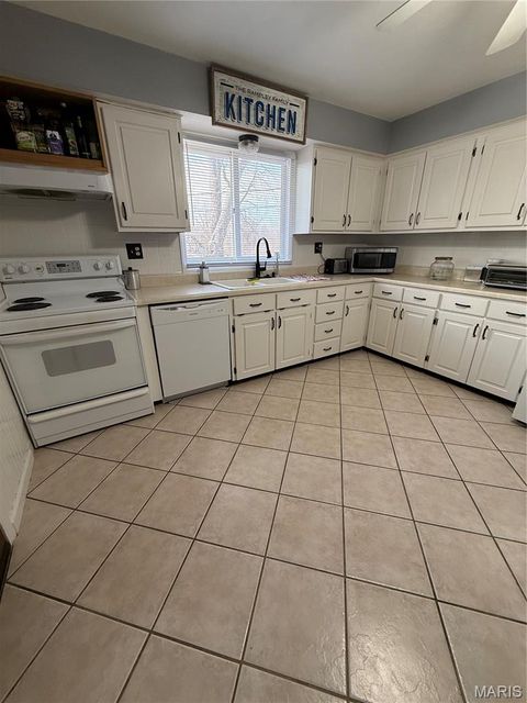 Tiny photo for 1261 Kingsway Drive, Cape Girardeau, MO 63701 (MLS # 26018575)