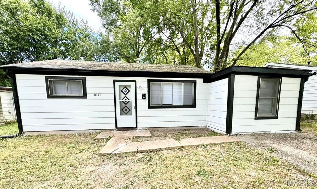 Photo of 10132 Duke Drive, St Louis, MO 63136 (MLS # 26008026)