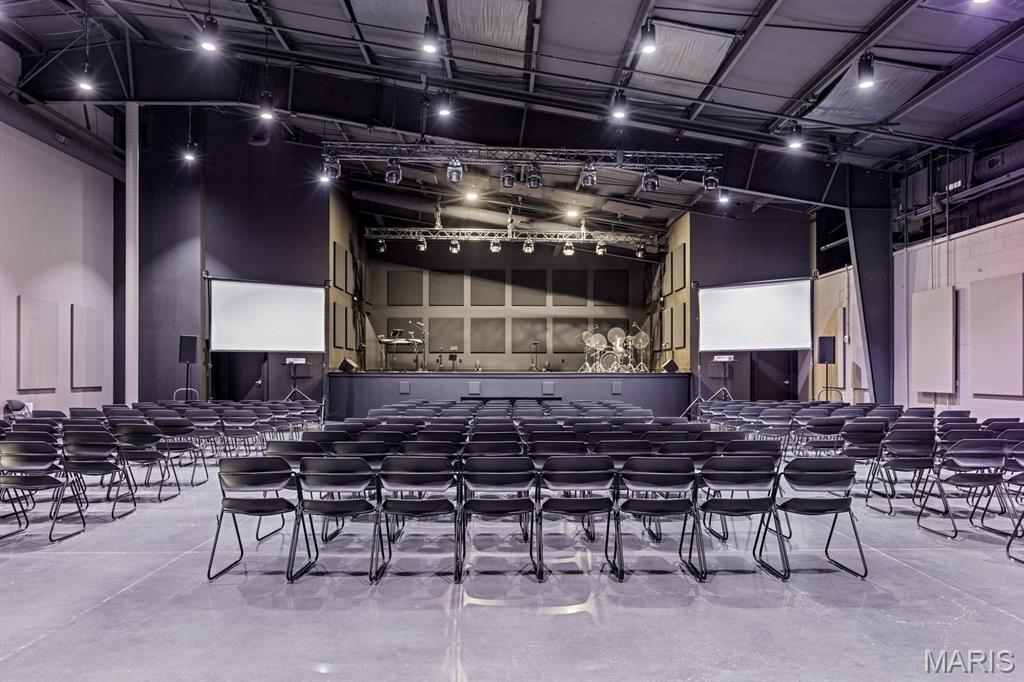 Country Side Carpets At Crossings - Commercial Lease