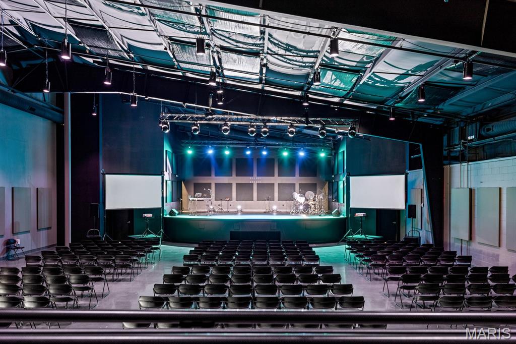 Country Side Carpets At Crossings - Commercial Lease