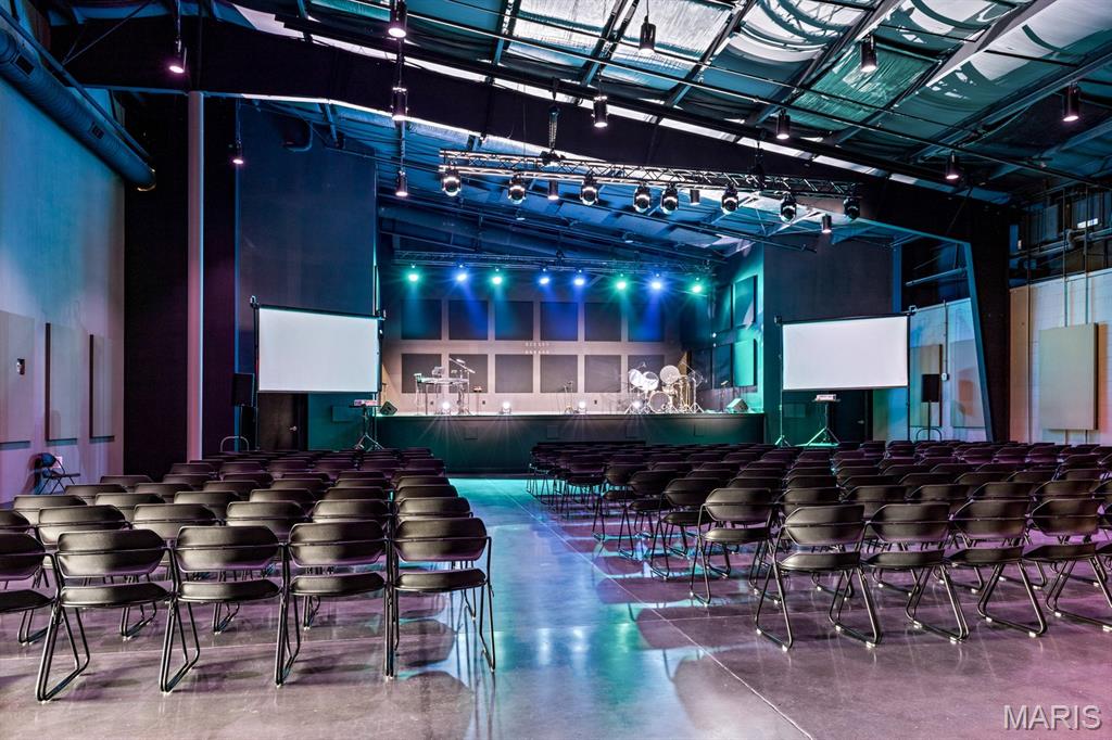 Country Side Carpets At Crossings - Commercial Lease