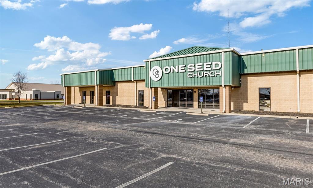 Country Side Carpets At Crossings - Commercial Lease