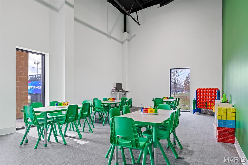 Country Side Carpets At Crossings - Commercial Lease