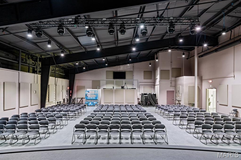 Country Side Carpets At Crossings - Commercial Lease