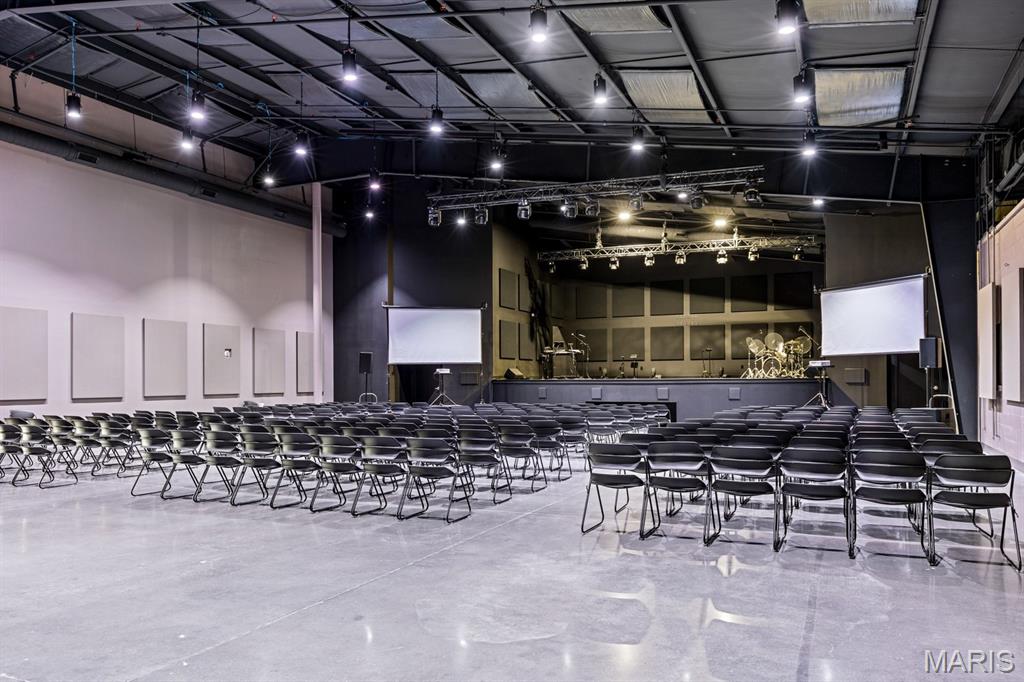 Country Side Carpets At Crossings - Commercial Lease