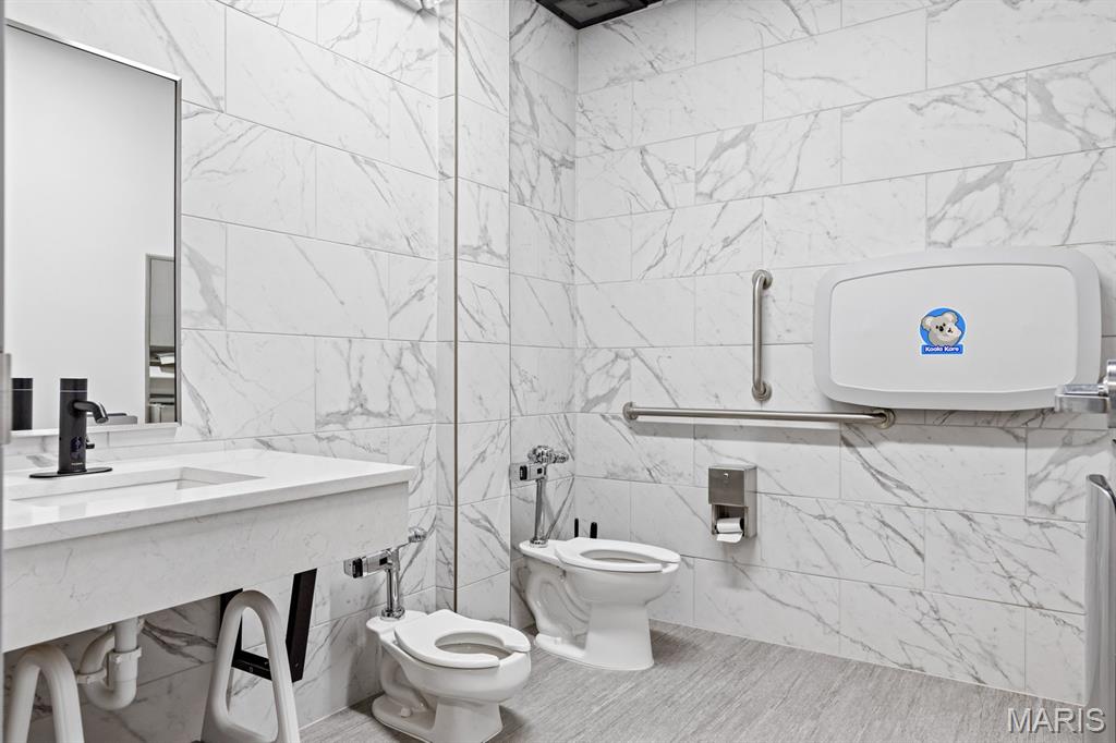 Country Side Carpets At Crossings - Commercial Lease