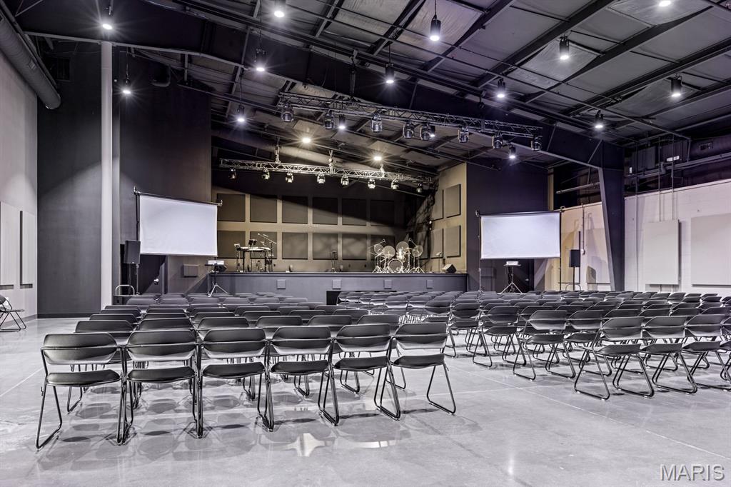 Country Side Carpets At Crossings - Commercial Lease