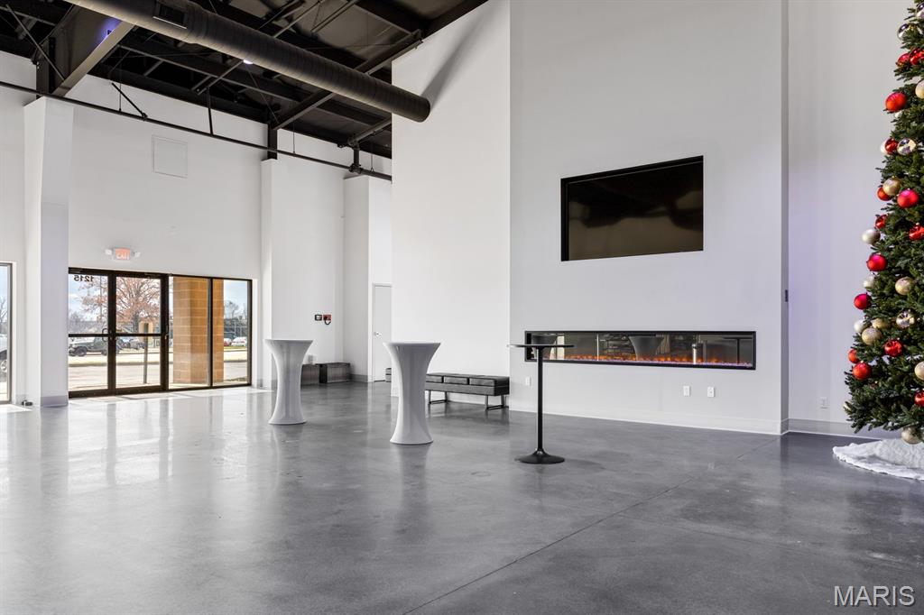 Country Side Carpets At Crossings - Commercial Lease