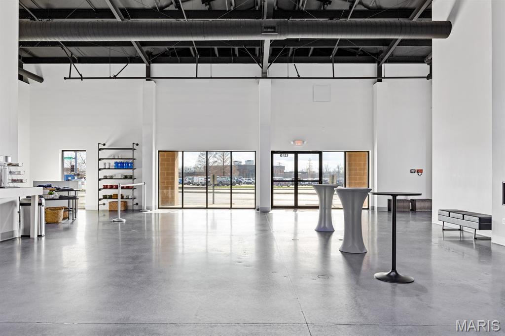 Country Side Carpets At Crossings - Commercial Lease