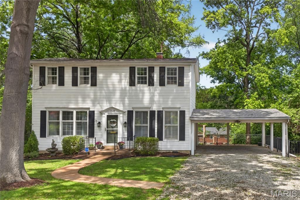 Photo of 7309 Nottingham Avenue, Shrewsbury, MO 63119 (MLS # 26026468)