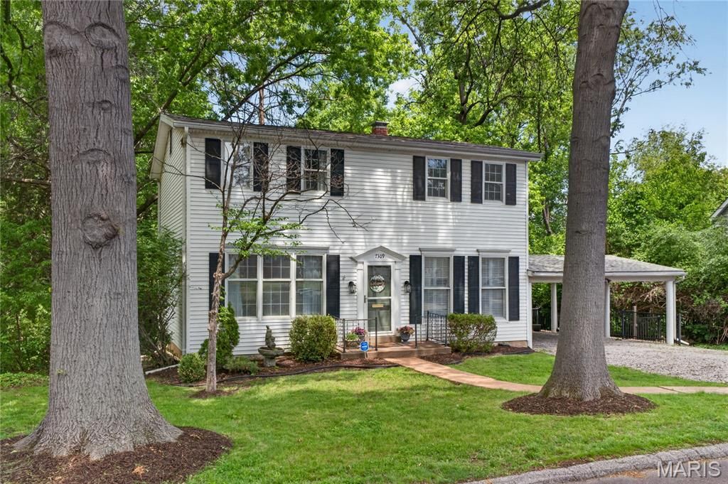 Photo of 7309 Nottingham Avenue, Shrewsbury, MO 63119 (MLS # 26026468)