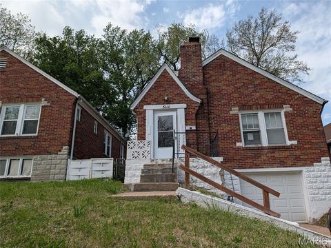 Photo of Beverly Hills, MO 63121 (MLS # 26024425)