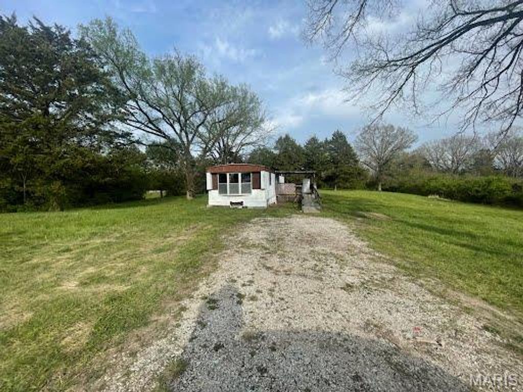 Photo of 2170 N Service Road, St Clair, MO 63077 (MLS # 26022548)