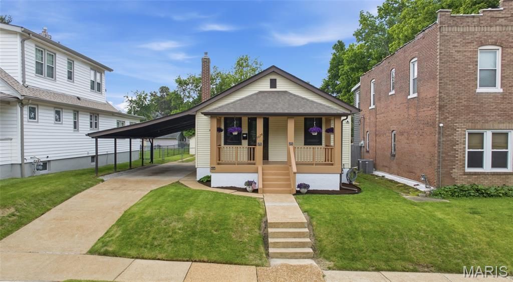 Photo of 7078 Lindenwood Place, St Louis, MO 63109 (MLS # 26028914)