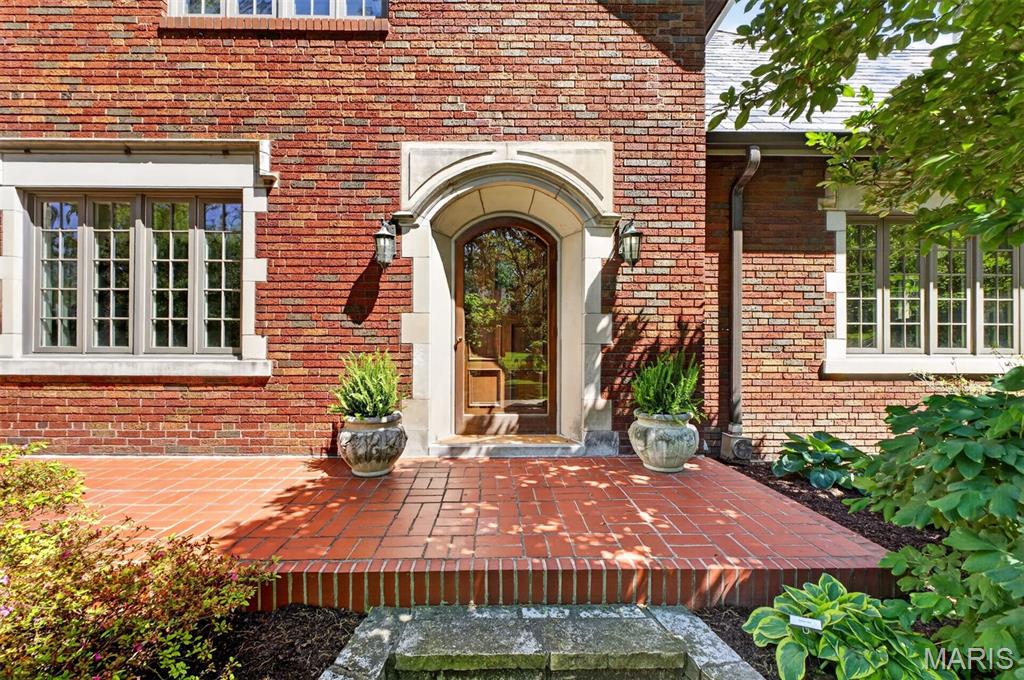 624 Locksley Place