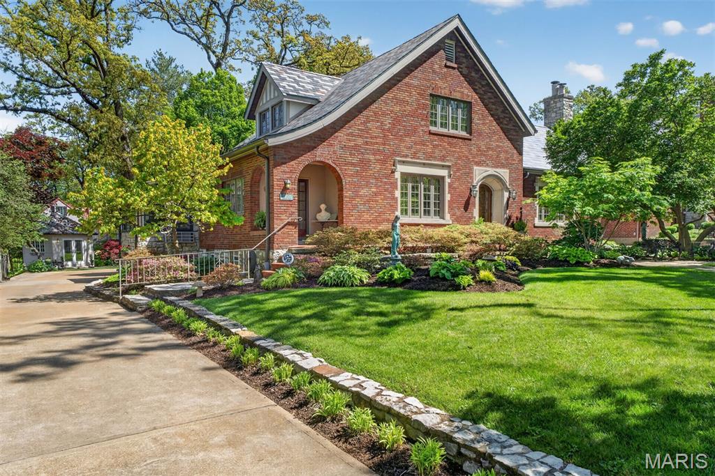624 Locksley Place
