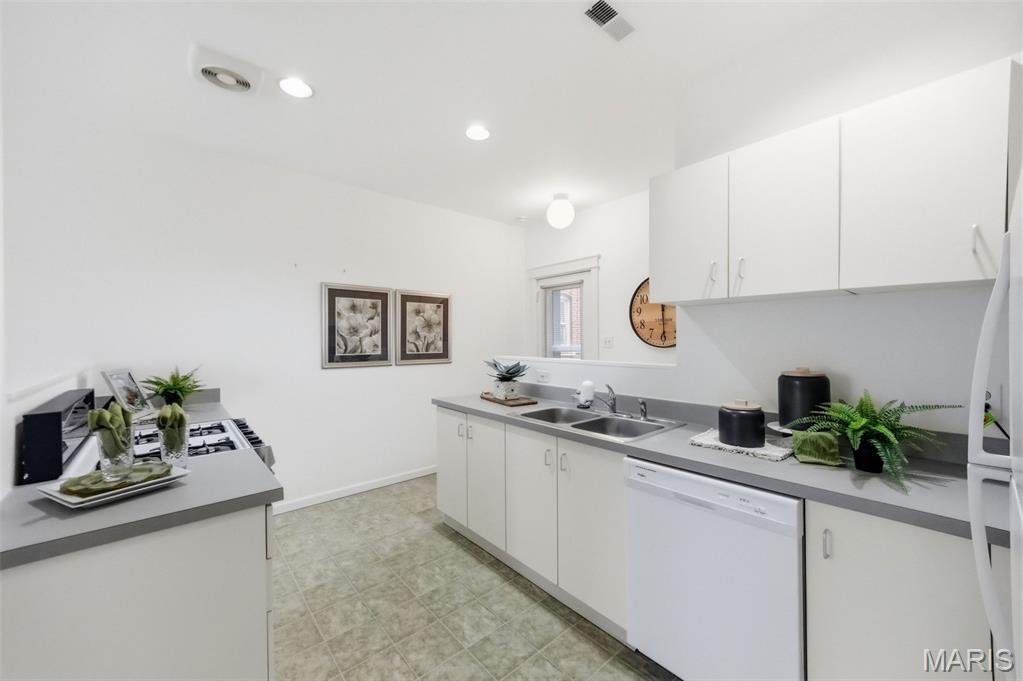 Debaliviere Place West Ph 01 - Residential