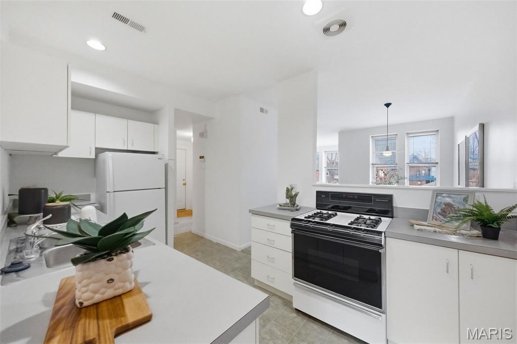 Debaliviere Place West Ph 01 - Residential