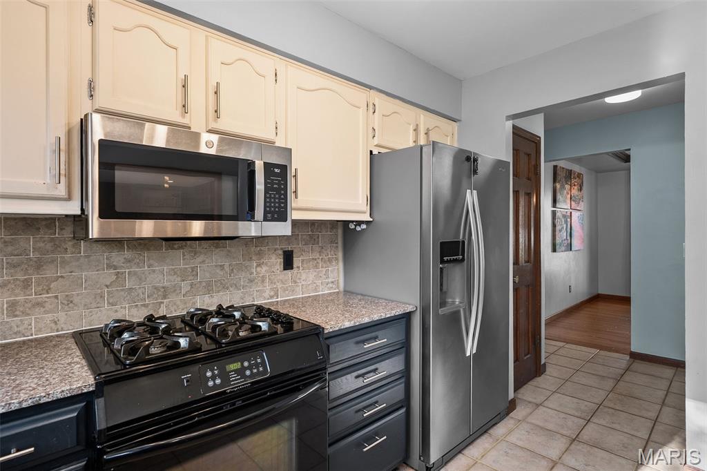 Hunters Pointe #6 - Residential