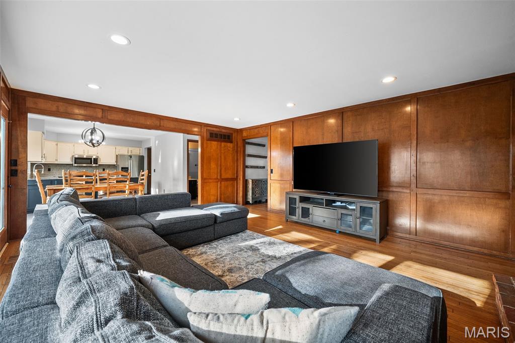 Hunters Pointe #6 - Residential