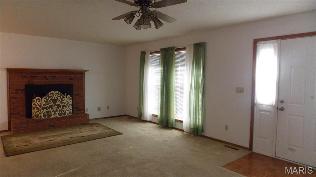 Photo of 2612 Charlton Lane, Poplar Bluff, MO 63901 (MLS # 26013375)