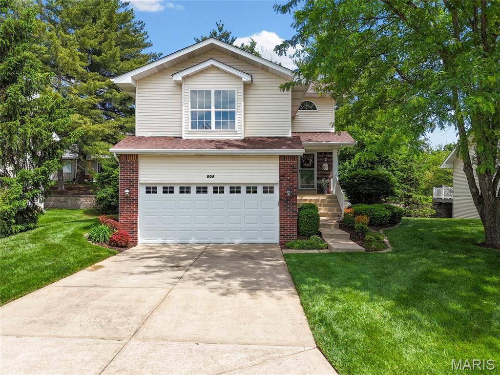 Photo of 806 Conch Terrace, Lake Saint Louis, MO 63367 (MLS # 26027029)