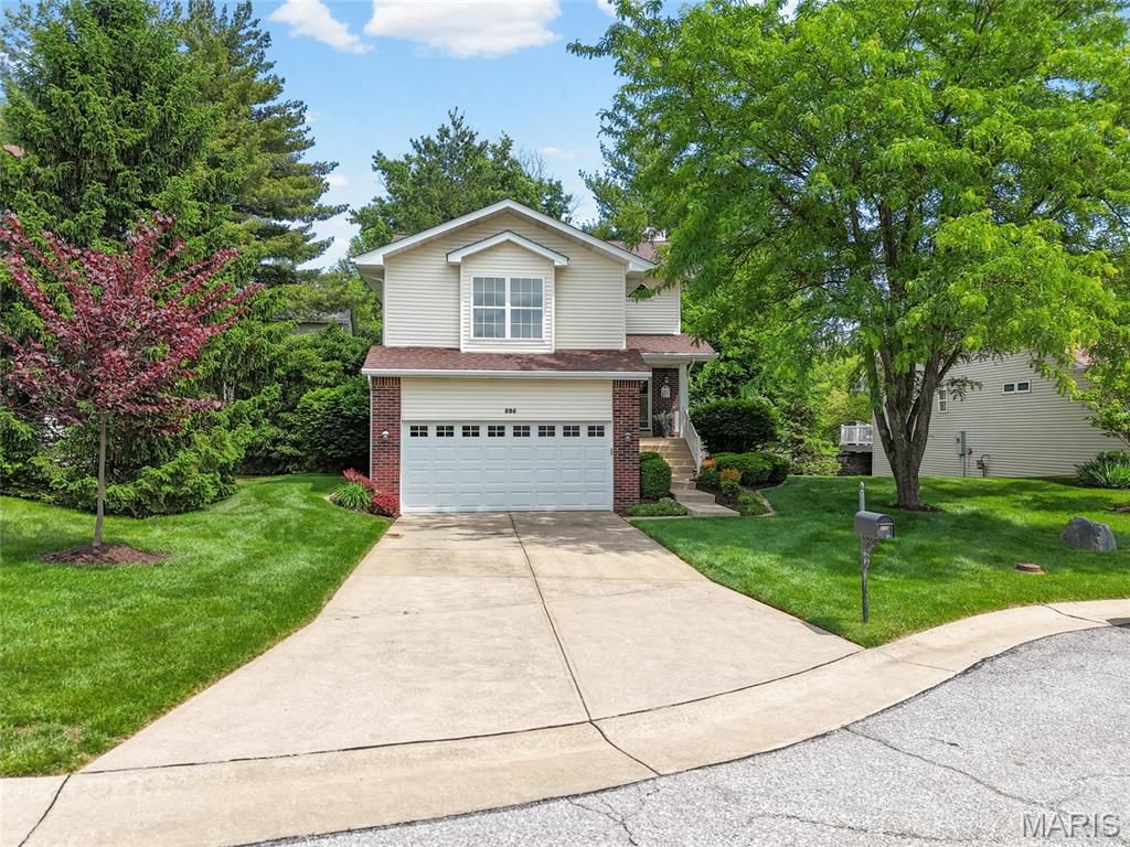 Photo of 806 Conch Terrace, Lake Saint Louis, MO 63367 (MLS # 26027029)