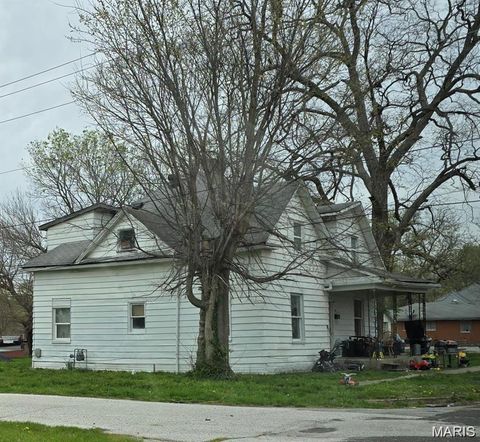 Photo of 109 S 6th Street, Elsberry, MO 63343 (MLS # 25067189)