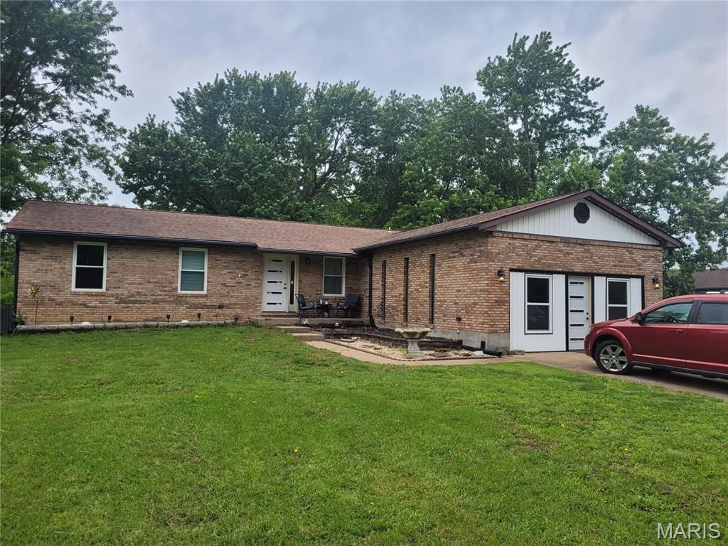 Photo of 1125 Vicksburg Drive, Festus, MO 63028 (MLS # 26025804)