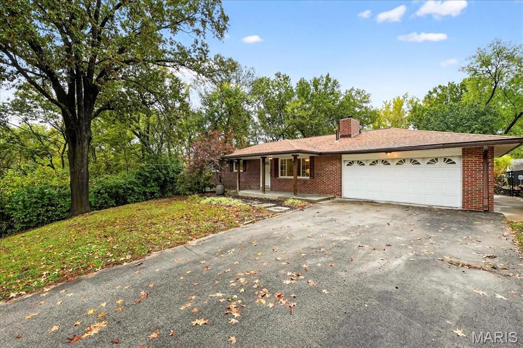 Photo of 2 Delores Drive, Fenton, MO 63026 (MLS # 25073478)