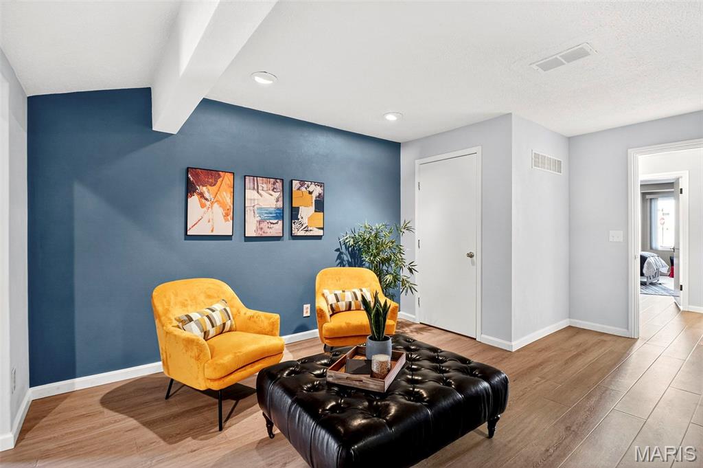 Alhambra, Illinois 62001, United States, 3 Bedrooms Bedrooms, ,4 BathroomsBathrooms,Residential,Active,231001