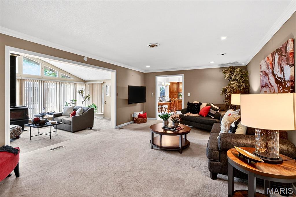 Alhambra, Illinois 62001, United States, 3 Bedrooms Bedrooms, ,4 BathroomsBathrooms,Residential,Active,231001