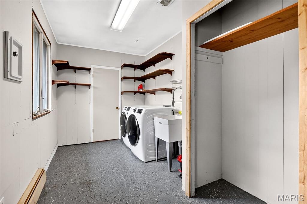 Alhambra, Illinois 62001, United States, 3 Bedrooms Bedrooms, ,4 BathroomsBathrooms,Residential,Active,231001