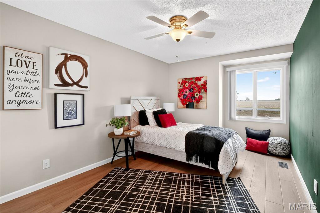 Alhambra, Illinois 62001, United States, 3 Bedrooms Bedrooms, ,4 BathroomsBathrooms,Residential,Active,231001