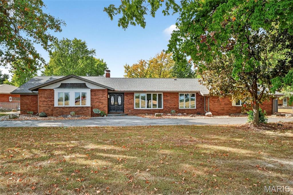 Alhambra, Illinois 62001, United States, 3 Bedrooms Bedrooms, ,4 BathroomsBathrooms,Residential,Active,231001