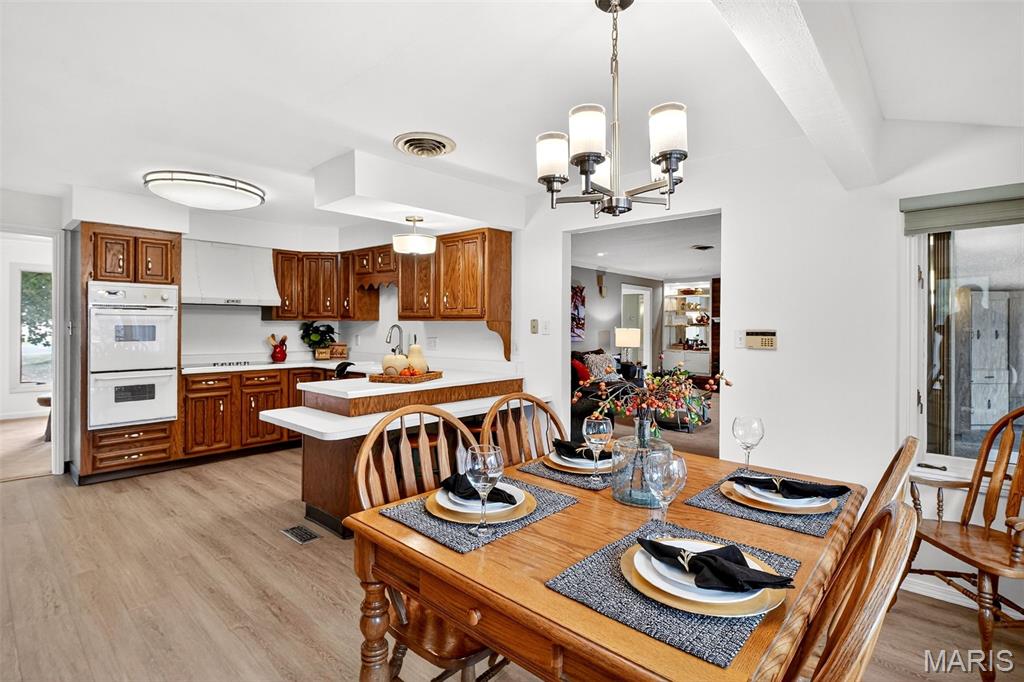 Alhambra, Illinois 62001, United States, 3 Bedrooms Bedrooms, ,4 BathroomsBathrooms,Residential,Active,231001