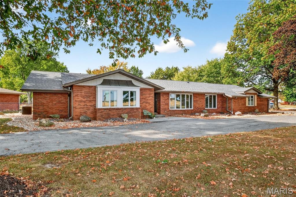 Alhambra, Illinois 62001, United States, 3 Bedrooms Bedrooms, ,4 BathroomsBathrooms,Residential,Active,231001 Alhambra, Illinois 62001, United States, 3 Bedrooms Bedrooms, ,4 BathroomsBathrooms,Residential,Active,231001