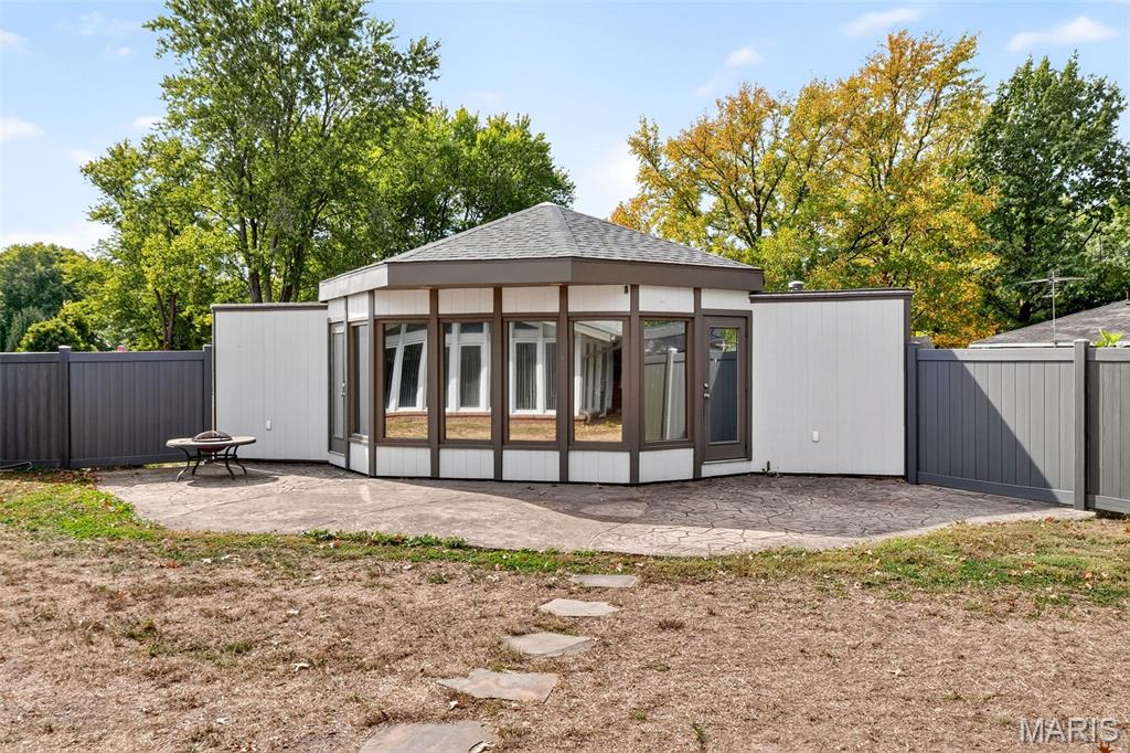 Alhambra, Illinois 62001, United States, 3 Bedrooms Bedrooms, ,4 BathroomsBathrooms,Residential,Active,231001