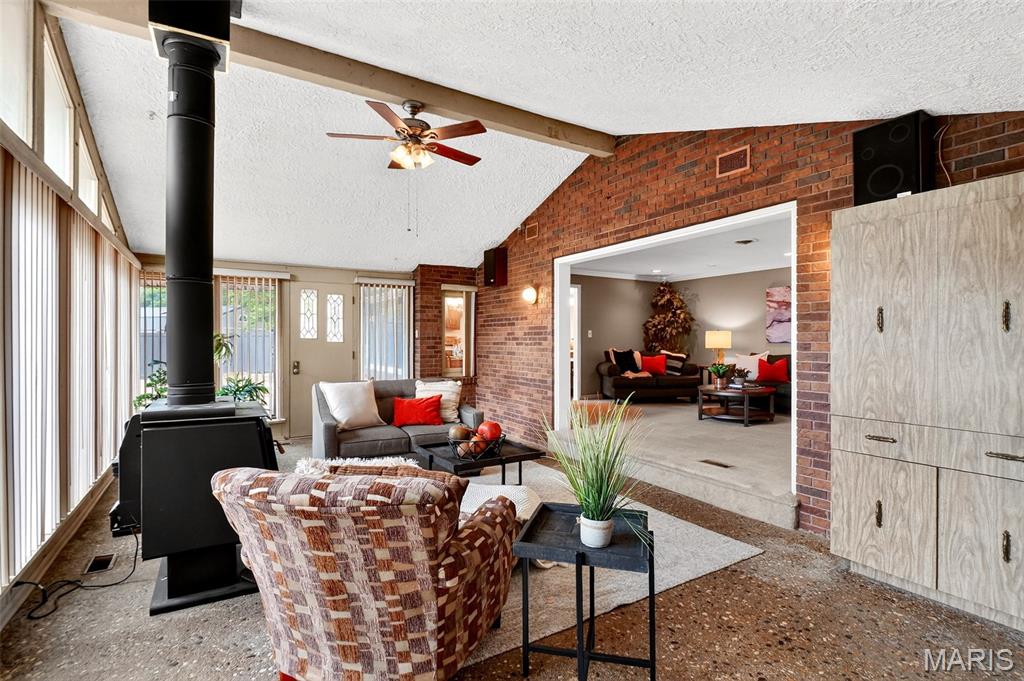 Alhambra, Illinois 62001, United States, 3 Bedrooms Bedrooms, ,4 BathroomsBathrooms,Residential,Active,231001