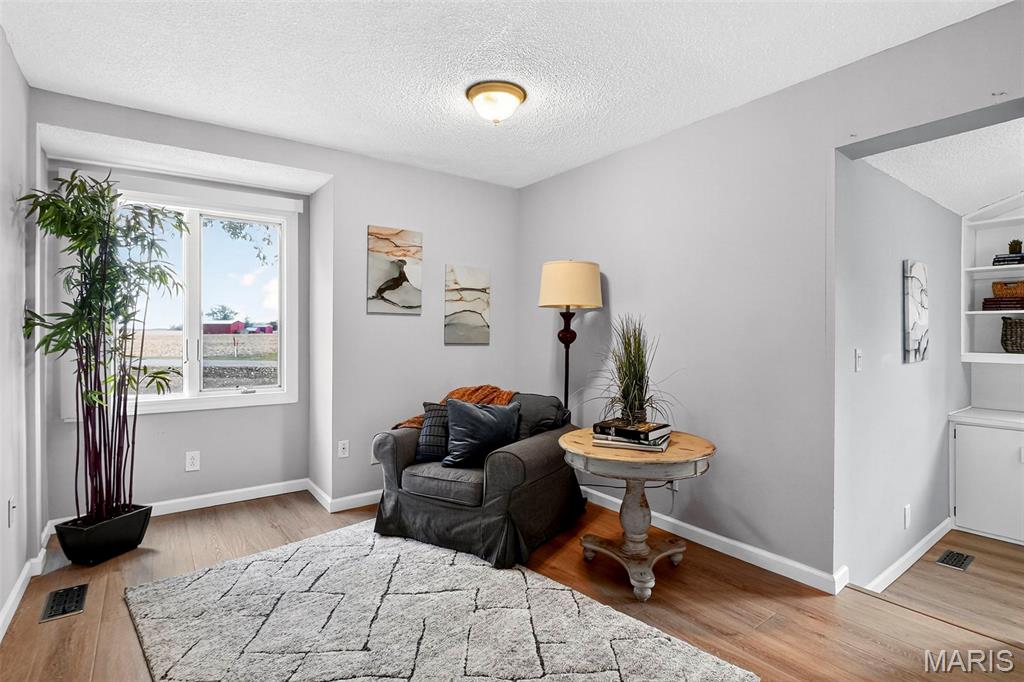 Alhambra, Illinois 62001, United States, 3 Bedrooms Bedrooms, ,4 BathroomsBathrooms,Residential,Active,231001