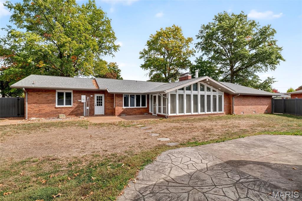 Alhambra, Illinois 62001, United States, 3 Bedrooms Bedrooms, ,4 BathroomsBathrooms,Residential,Active,231001