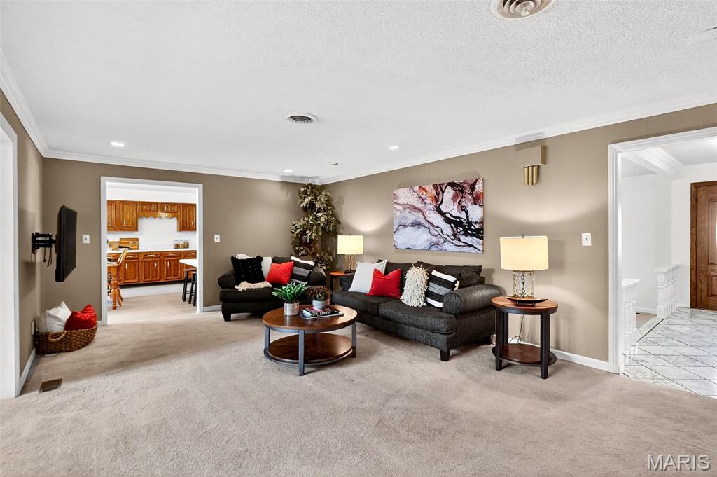 Alhambra, Illinois 62001, United States, 3 Bedrooms Bedrooms, ,4 BathroomsBathrooms,Residential,Active,231001