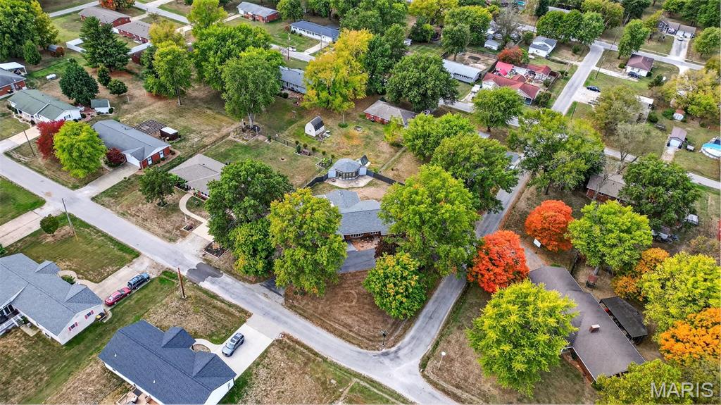 Alhambra, Illinois 62001, United States, 3 Bedrooms Bedrooms, ,4 BathroomsBathrooms,Residential,Active,231001