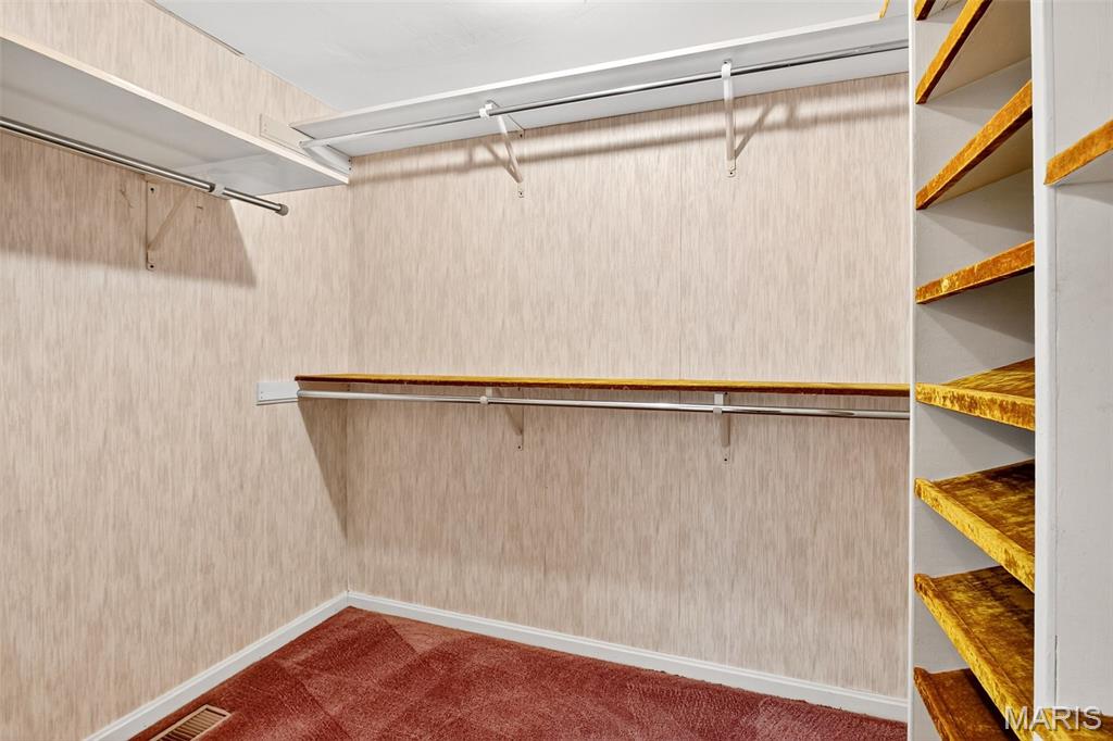 Alhambra, Illinois 62001, United States, 3 Bedrooms Bedrooms, ,4 BathroomsBathrooms,Residential,Active,231001