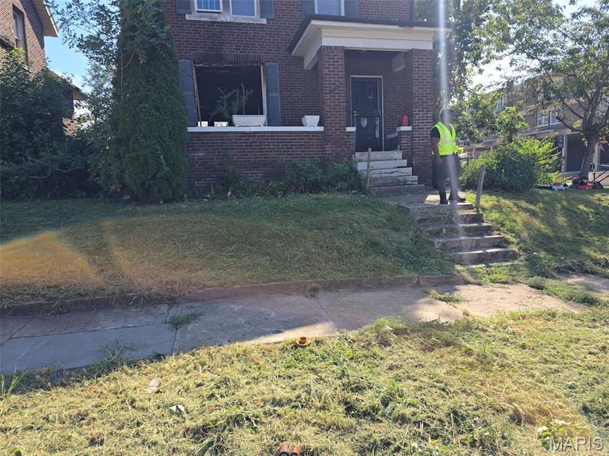 Investor Special – Full Rehab Opportunity in North St. Louis!
Welcome to 4628 Elmbank Ave, a two-story brick home with incredible potential for the savvy investor or rehabber. This 4-bedroom, 1-bath property has suffered fire damage and is being sold as-is, making it a true gut rehab project. With a full basement and spacious layout, this home offers a blank canvas for a complete transformation.
Located in an area with growing interest and revitalization, this property is ideal for those looking to flip, rent, or restore a classic St. Louis home. Whether you're an experienced contractor or a visionary investor, this is your chance to bring new life to a distressed property and reap the rewards. Schedule your appointment today!