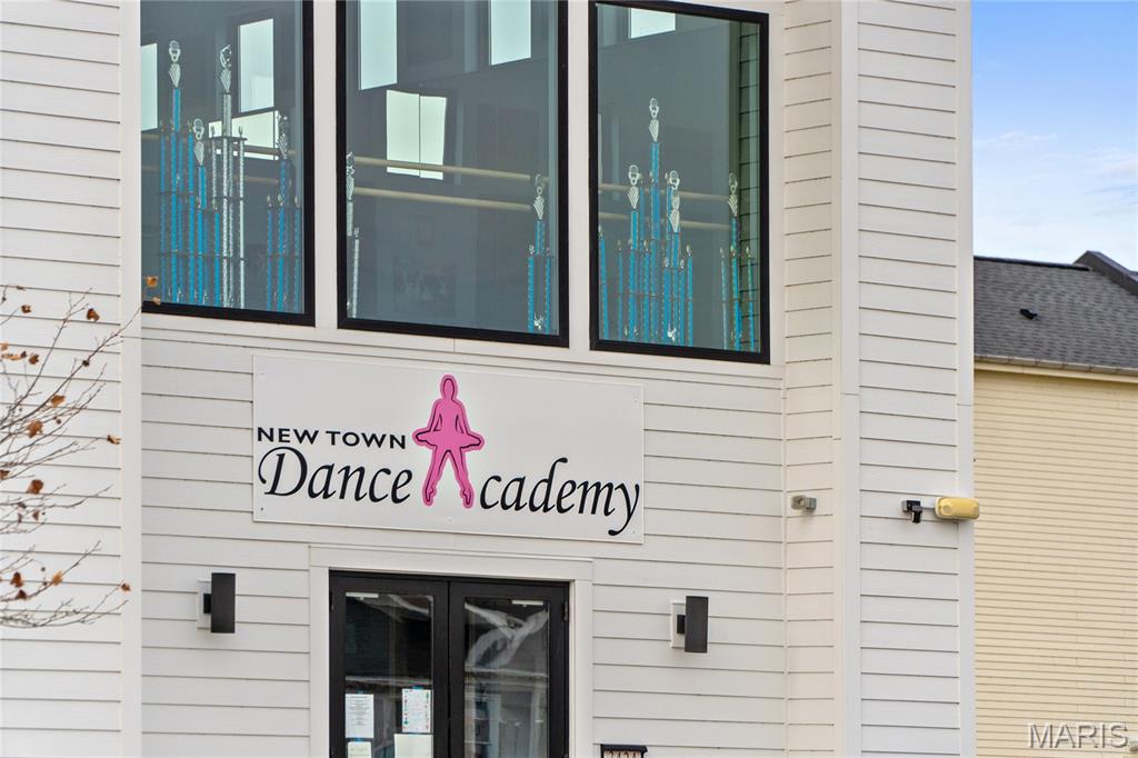 New Town At St Chas #6-P - Residential