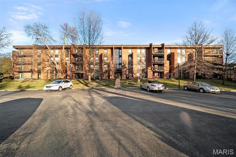 Tiny photo for 585 Coeur De Royale Drive #301, Creve Coeur, MO 63141 (MLS # 26026142)